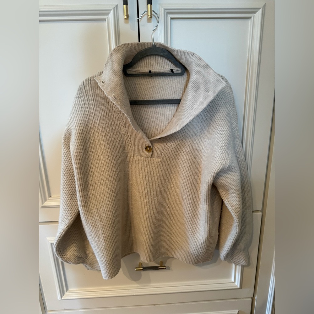 Boutique Cream Fuzzy Sweater. ⚡️☕️